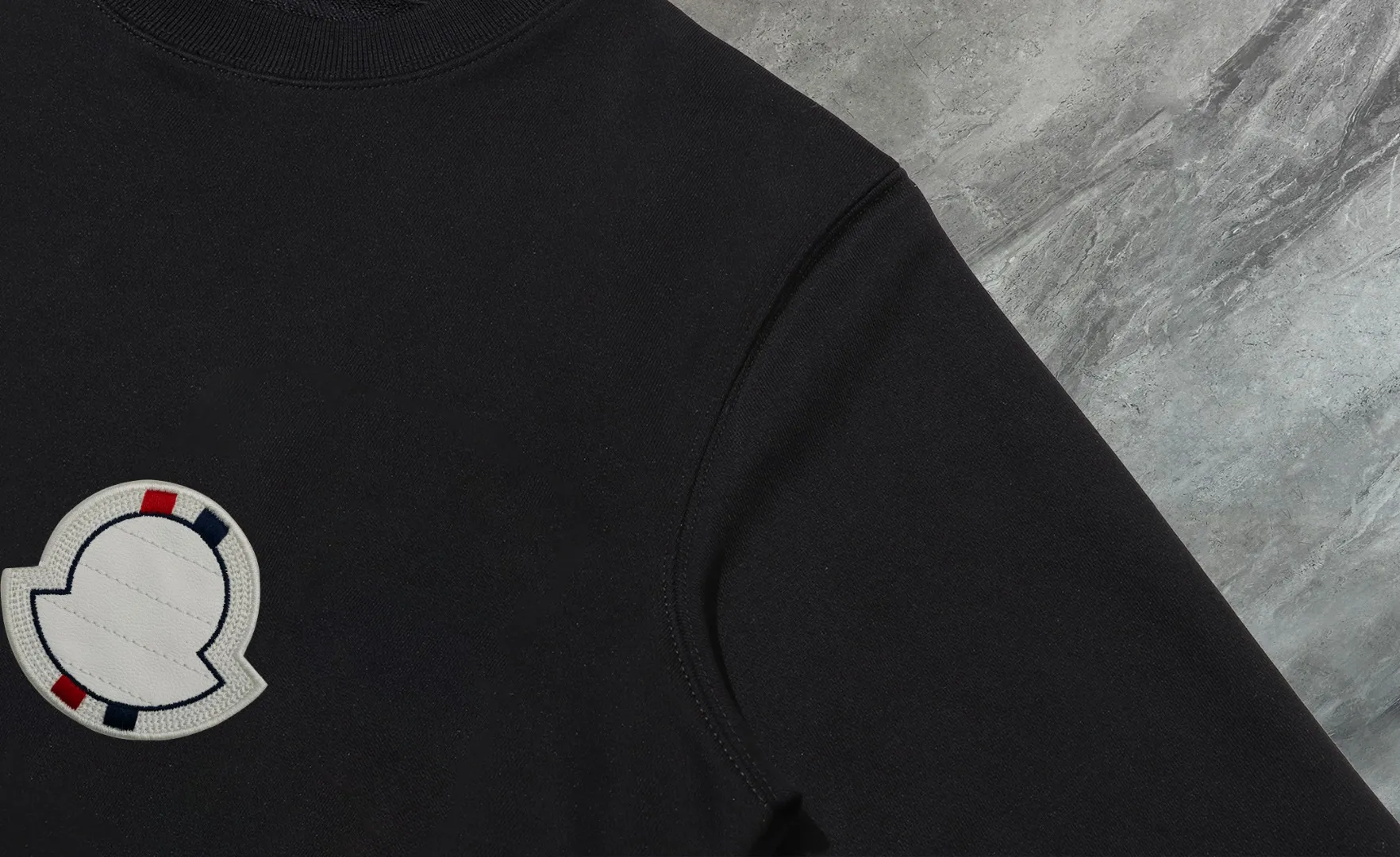 【 In Stock】 〖 𝐌𝐎𝐍𝐂𝐋𝐄𝐑~ 〗 440g ， 😎 ， ， Factory 2025 T ， ， Premium LOGO， Same Style ：Black White Size：S M L XL 2XL